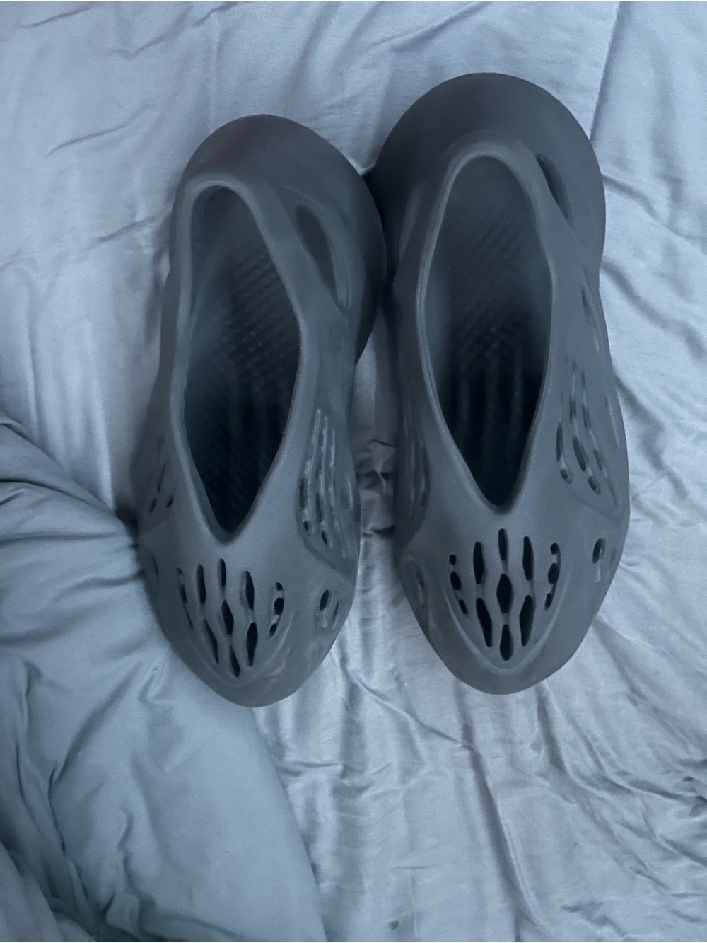 Yeezy Foam Runner Slip-On in Gray